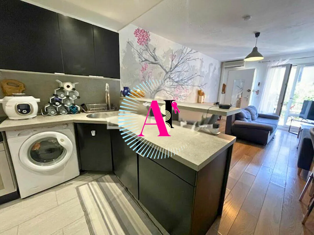 Maison de ville à vendre à Vallauris - 50 m² avec terrasse et garage 
