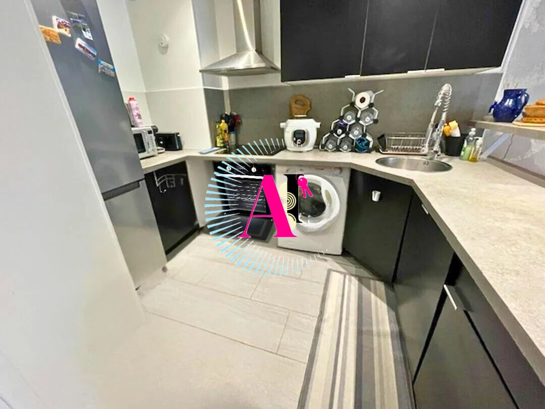 Maison de ville à vendre à Vallauris - 50 m² avec terrasse et garage 