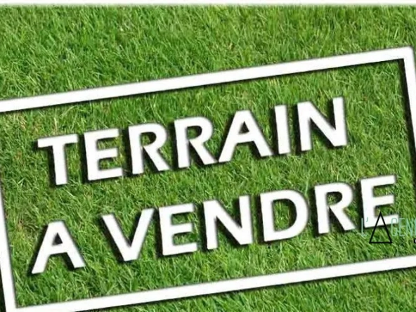 Terrain constructible de 2019 m² à Grayan-et-l'Hôpital en seconde ligne