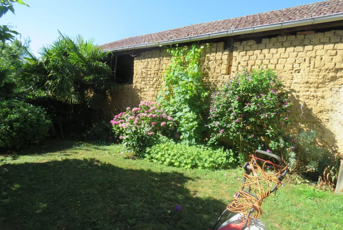 Belle maison de village à vendre à Castelnau-Magnoac – 145m² avec terrain et dépendance 