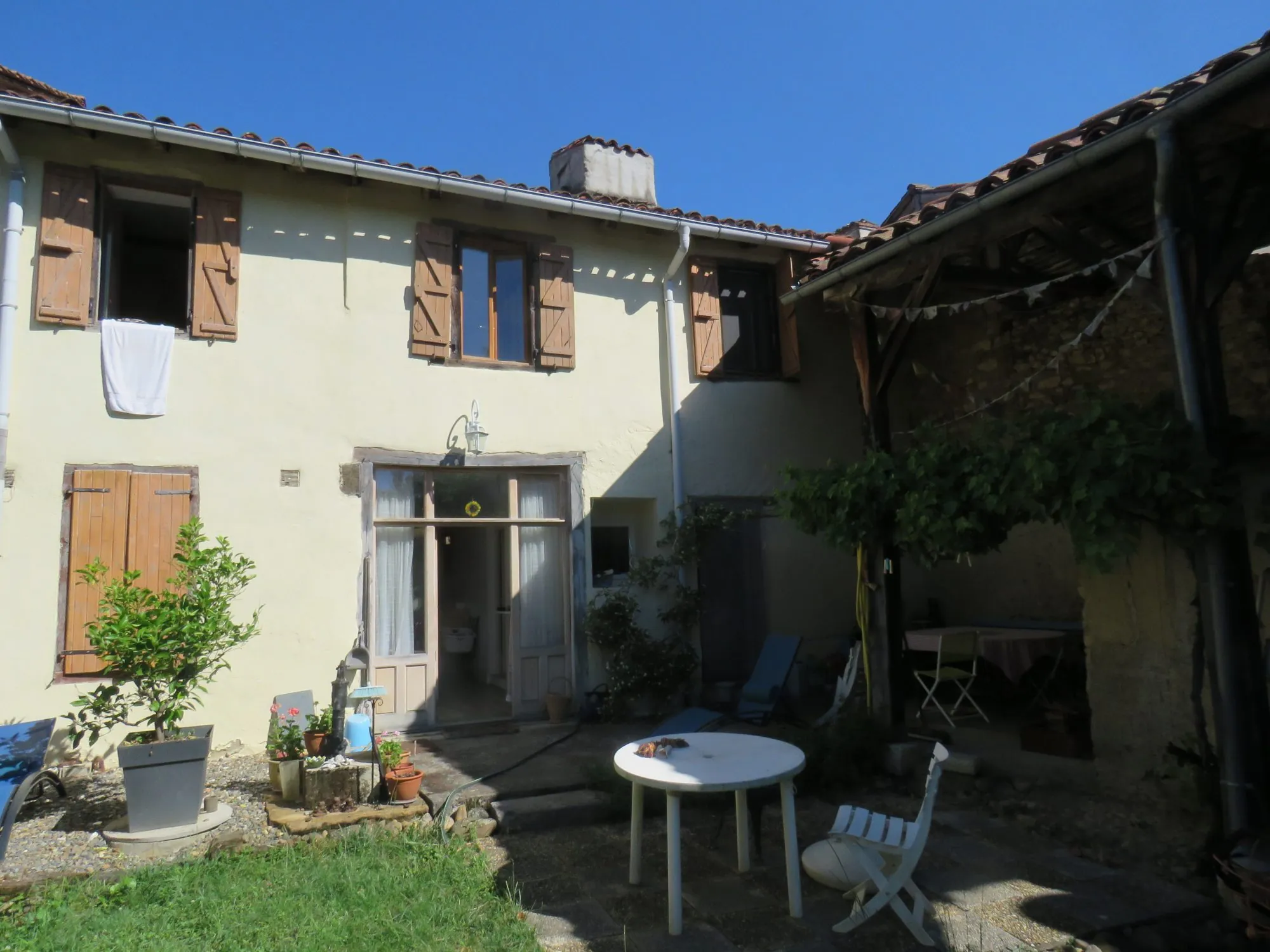 Belle maison de village à vendre à Castelnau-Magnoac – 145m² avec terrain et dépendance 