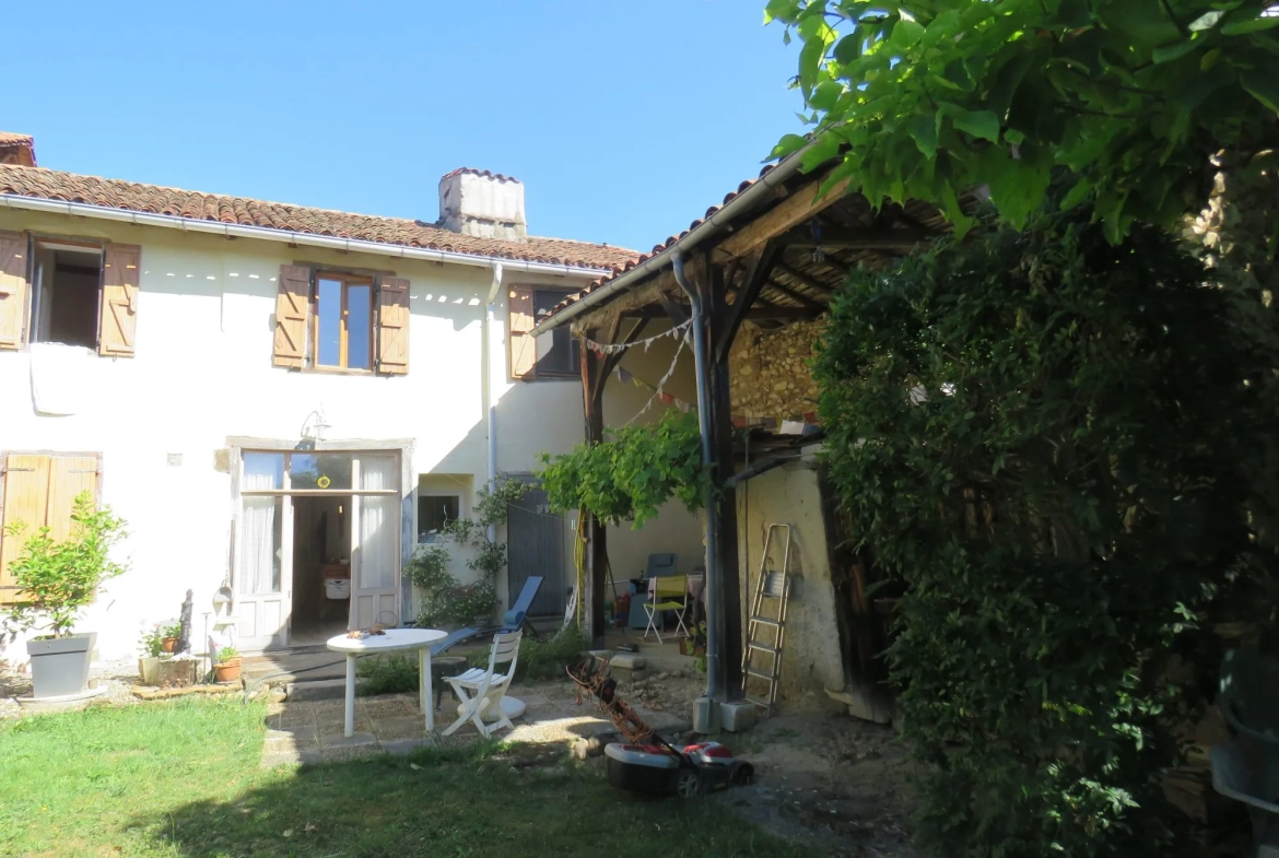 Belle maison de village à vendre à Castelnau-Magnoac – 145m² avec terrain et dépendance 
