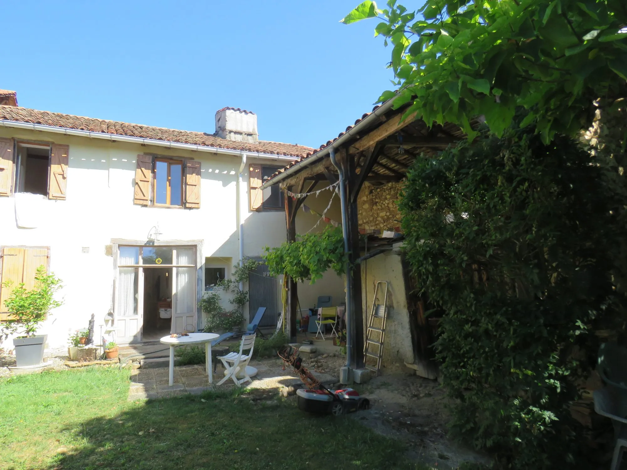 Belle maison de village à vendre à Castelnau-Magnoac – 145m² avec terrain et dépendance 