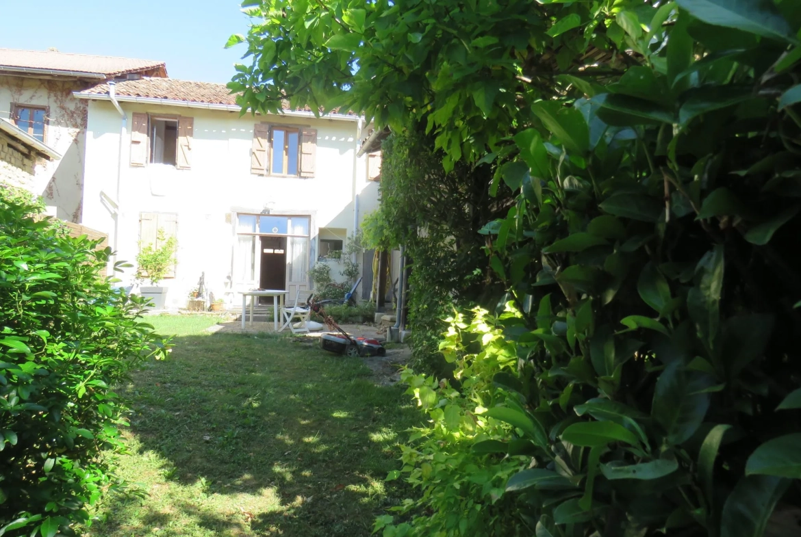 Belle maison de village à vendre à Castelnau-Magnoac – 145m² avec terrain et dépendance 