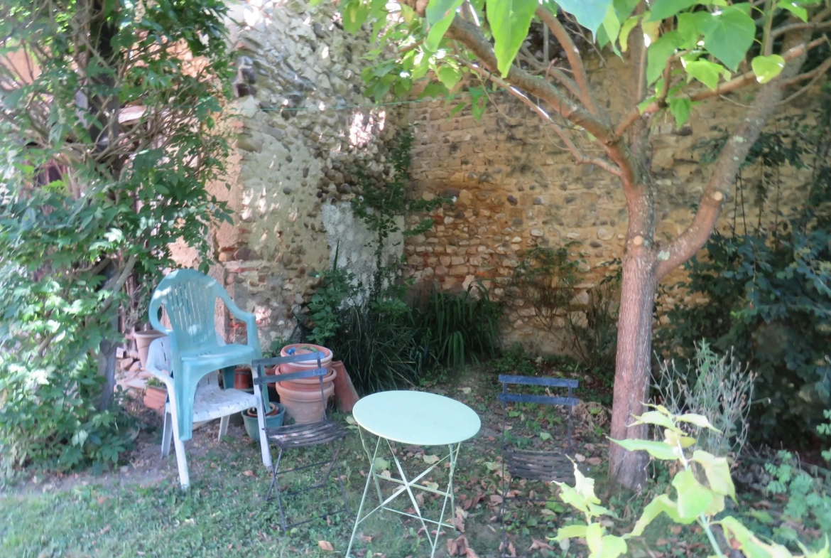 Belle maison de village à vendre à Castelnau-Magnoac – 145m² avec terrain et dépendance 