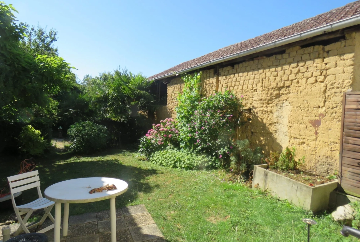 Belle maison de village à vendre à Castelnau-Magnoac – 145m² avec terrain et dépendance 