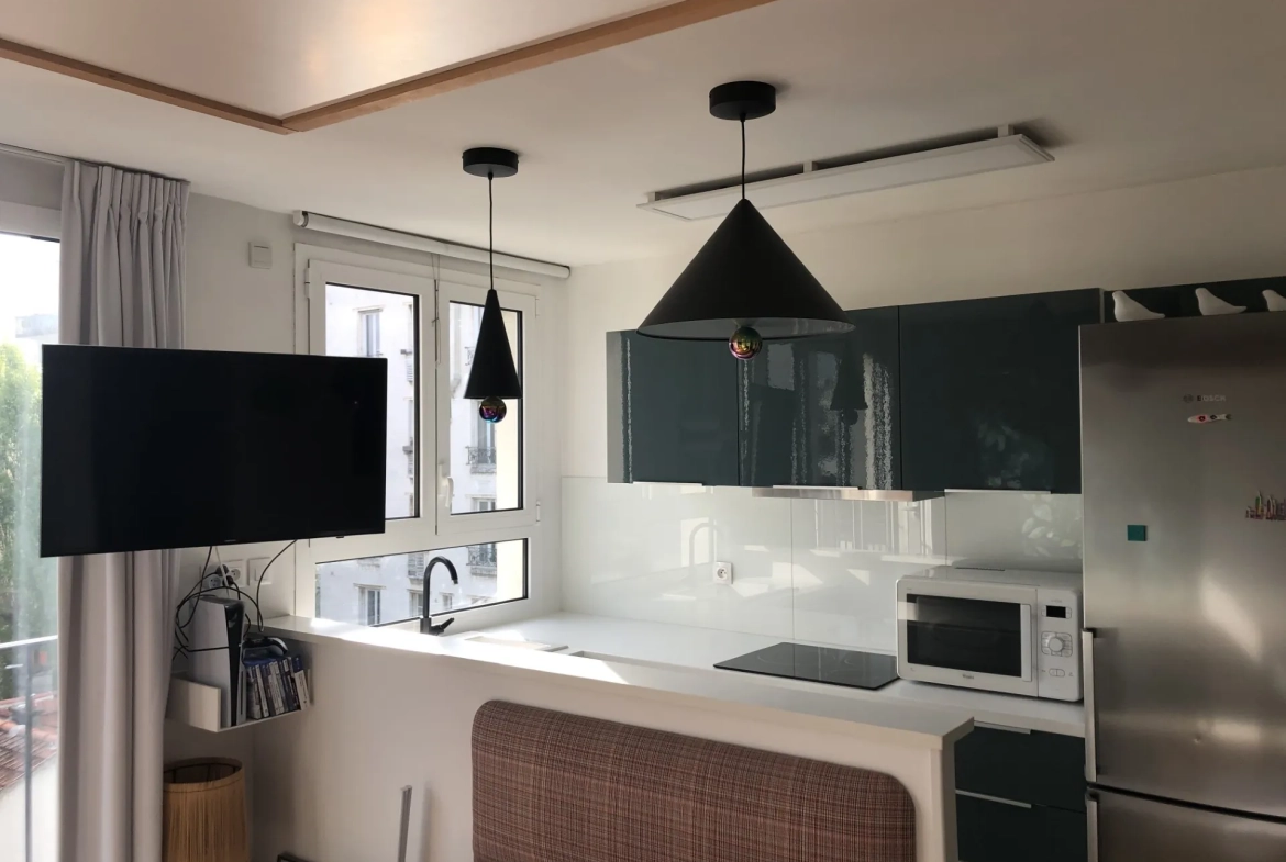 Studio à vendre à Courbevoie proche La Défense avec vue dégagée et parking 