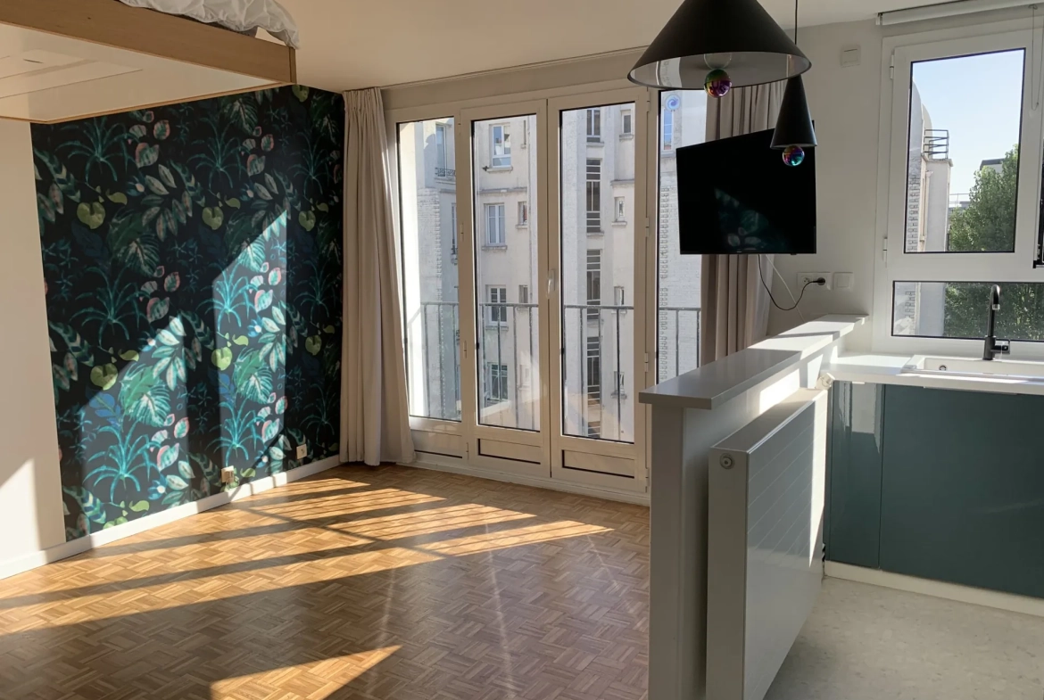 Studio à vendre à Courbevoie proche La Défense avec vue dégagée et parking 