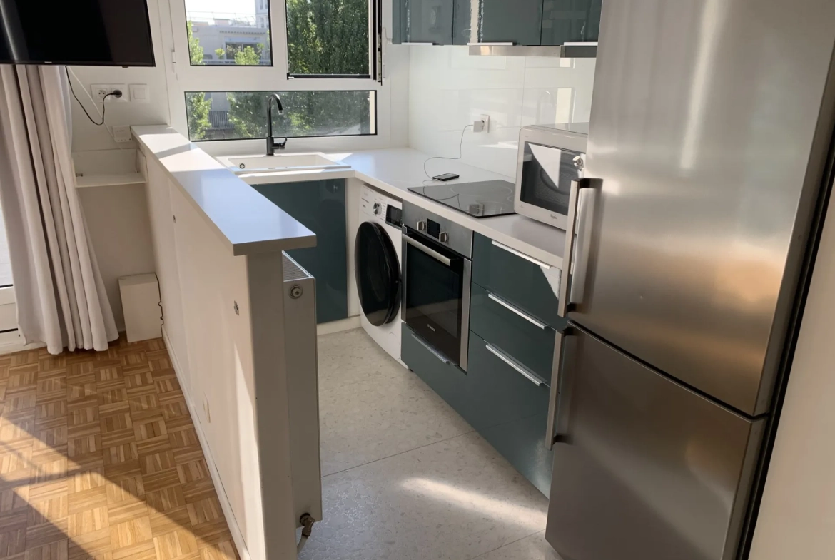 Studio à vendre à Courbevoie proche La Défense avec vue dégagée et parking 