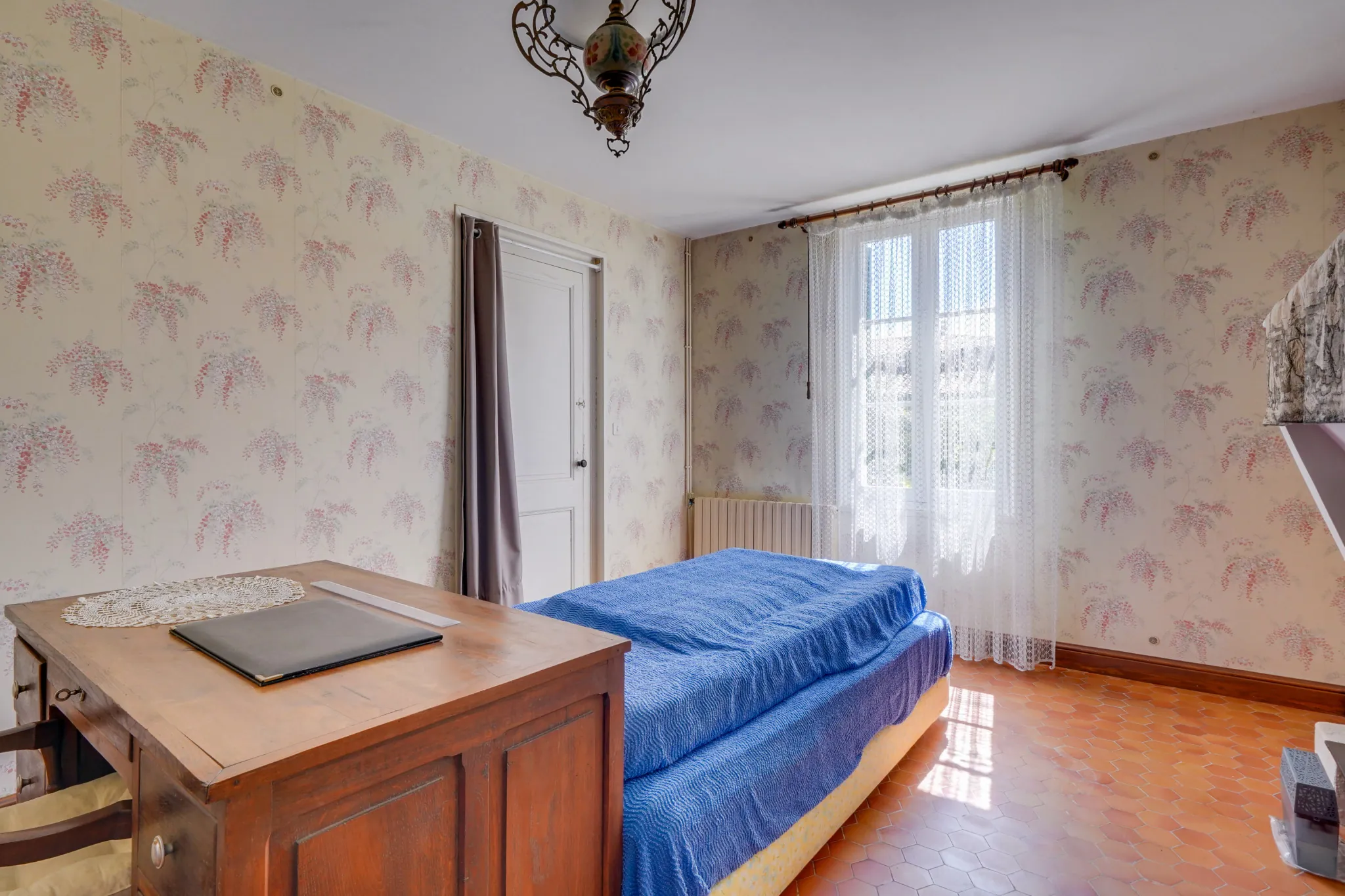 Maison à rénover de 105 m² avec parking à Galgon, proche commodités 