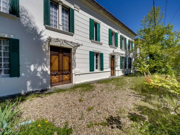 Maison à rénover de 105 m² avec parking à Galgon, proche commodités