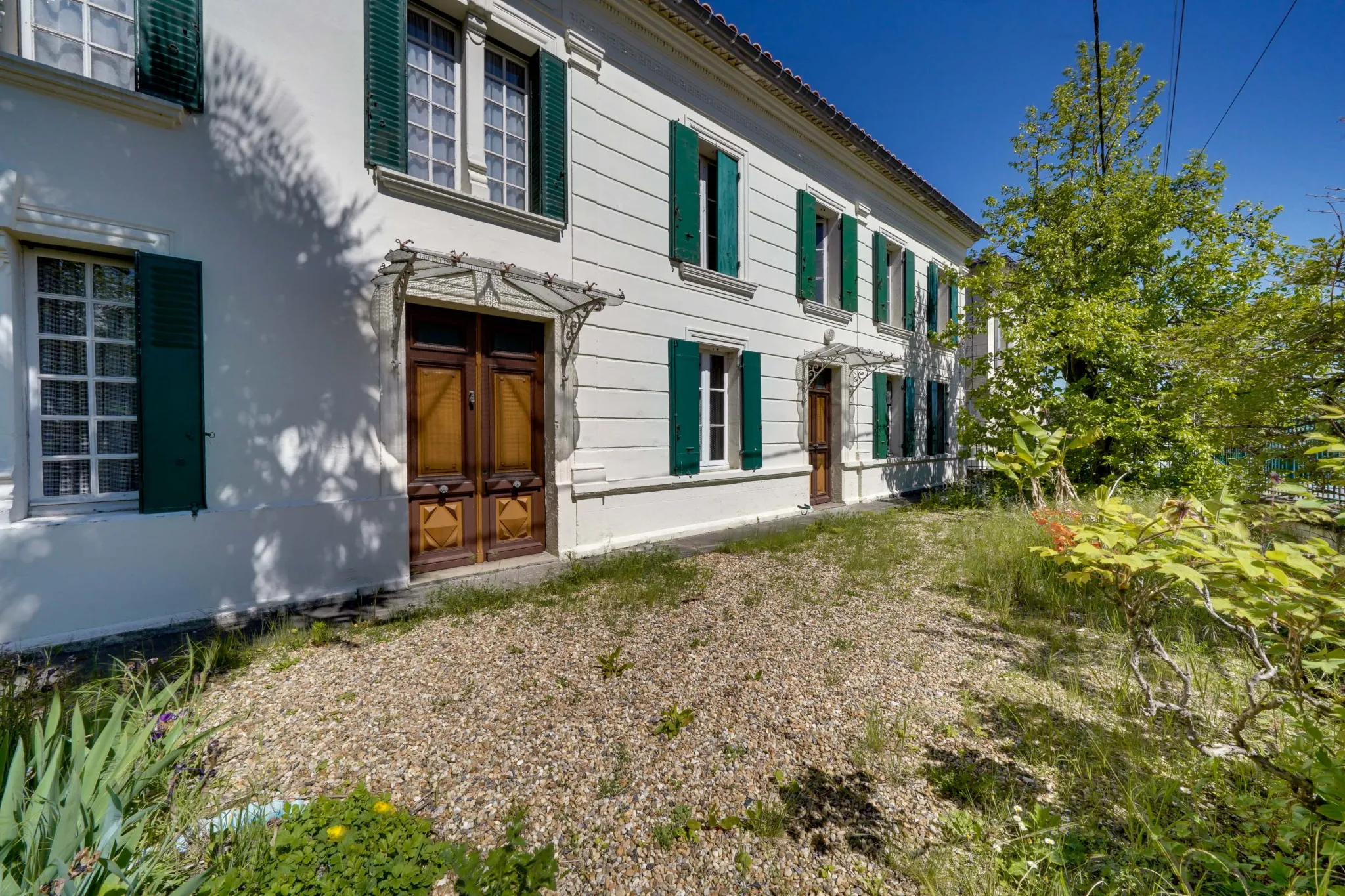 Maison à rénover de 105 m² avec parking à Galgon, proche commodités 