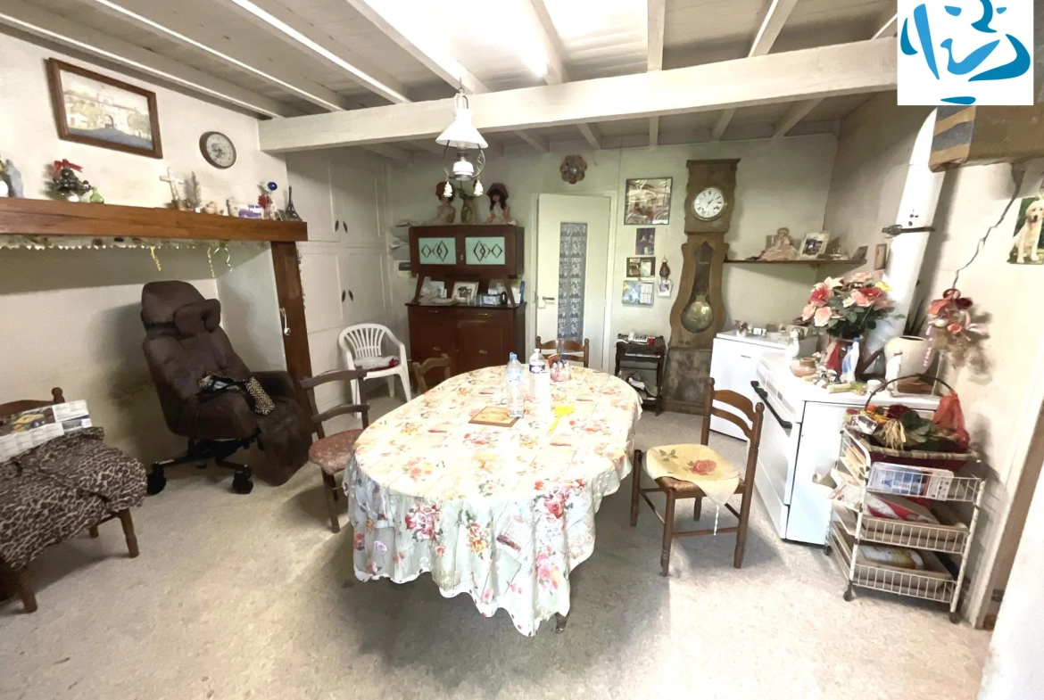 Maison ancienne à rénover à Sérignac avec grand terrain et dépendances 