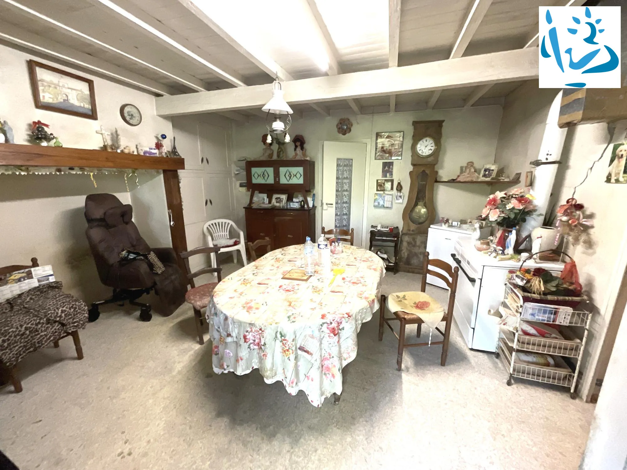 Maison ancienne à rénover à Sérignac avec grand terrain et dépendances 