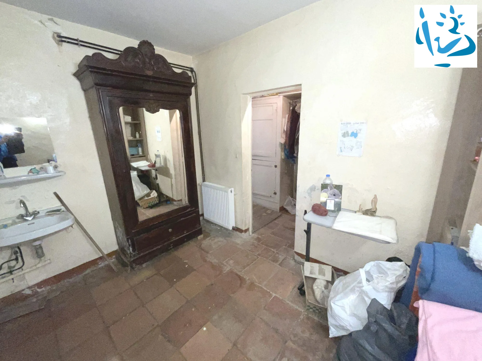 Maison ancienne à rénover à Sérignac avec grand terrain et dépendances 