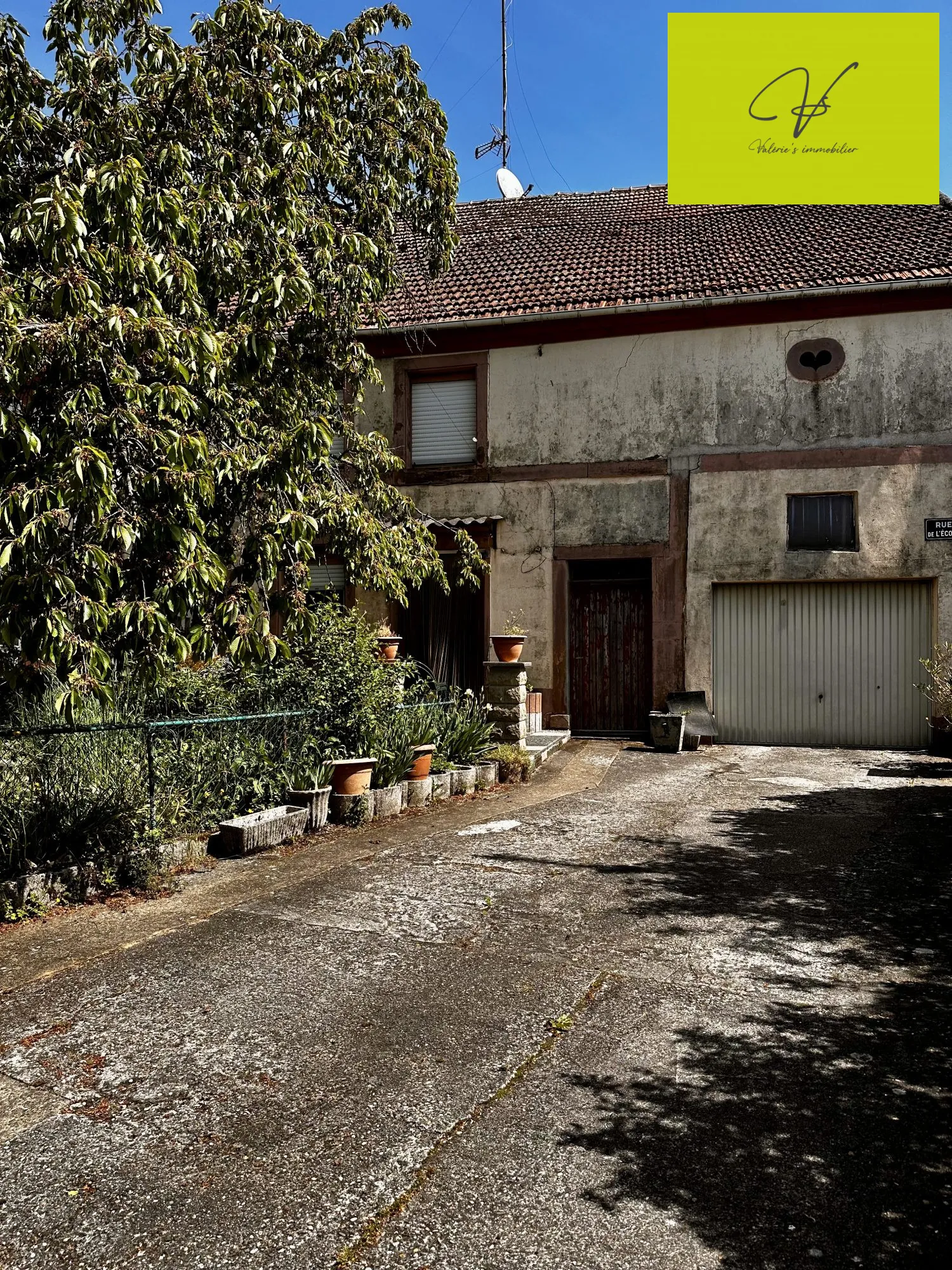 Maison à rénover ou terrain constructible sur grandTerrain à Bousbach 