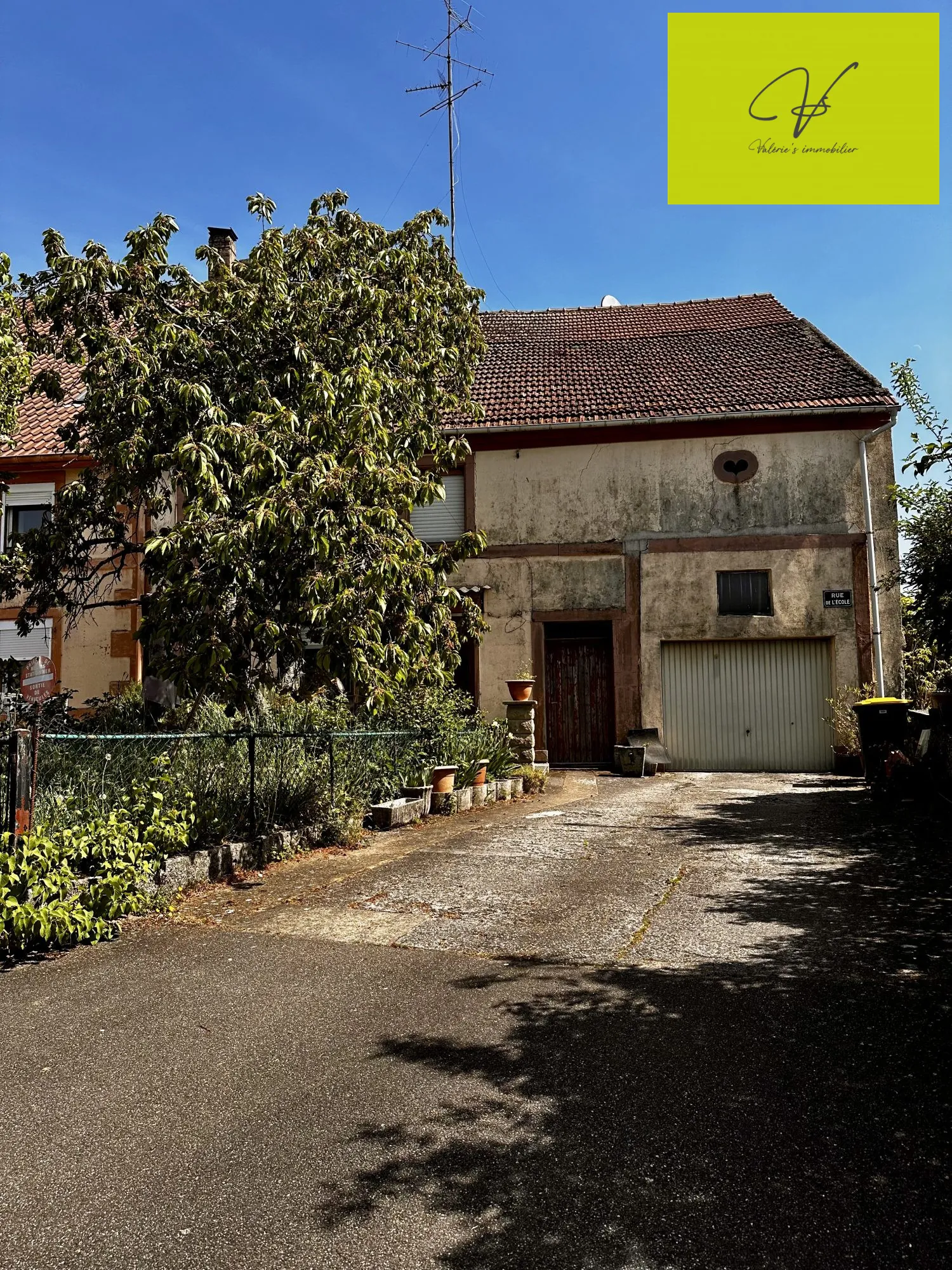 Maison à rénover ou terrain constructible sur grandTerrain à Bousbach 