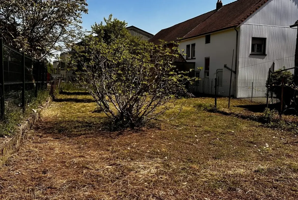 Maison à rénover ou terrain constructible sur grandTerrain à Bousbach 