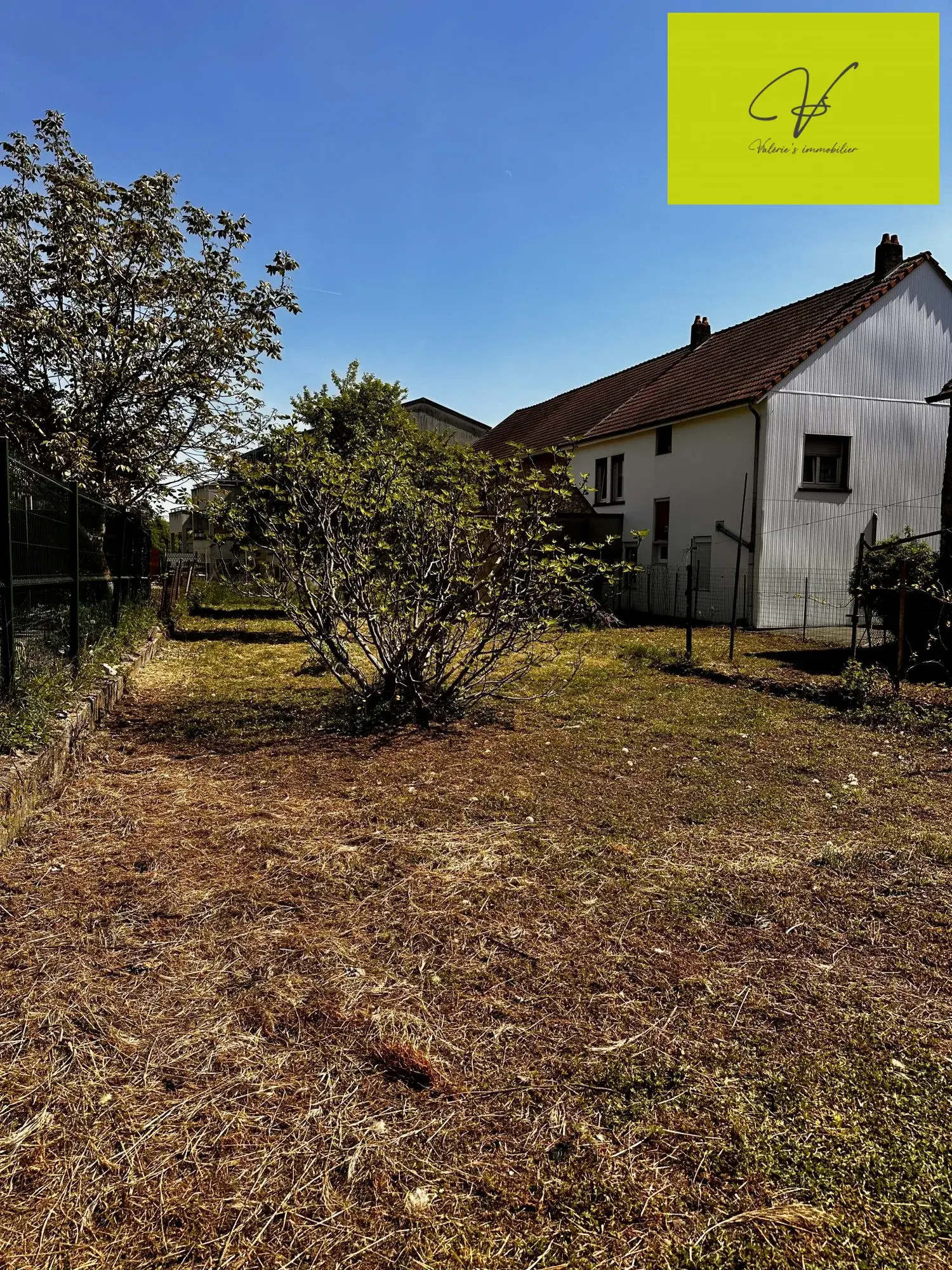 Maison à rénover ou terrain constructible sur grandTerrain à Bousbach 