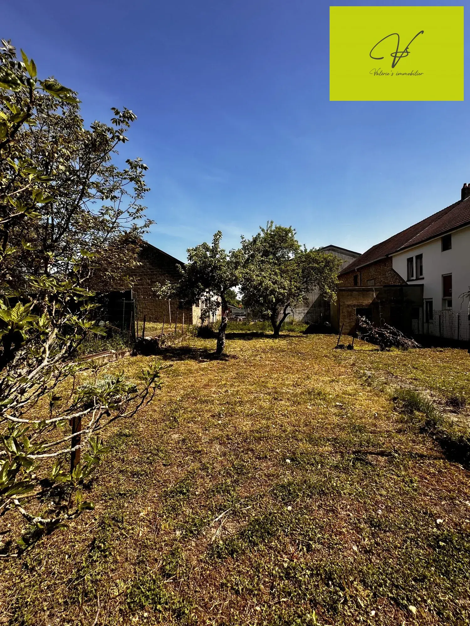Maison à rénover ou terrain constructible sur grandTerrain à Bousbach 