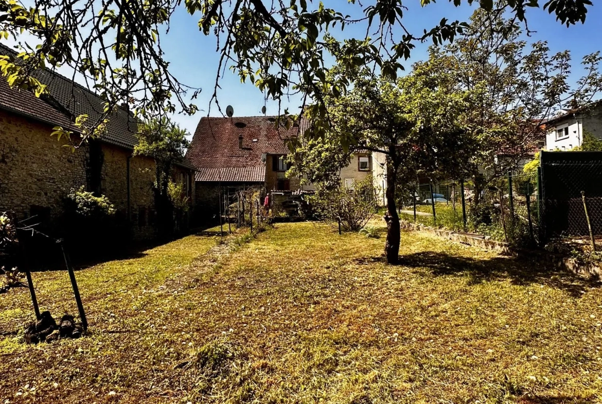 Maison à rénover ou terrain constructible sur grandTerrain à Bousbach 