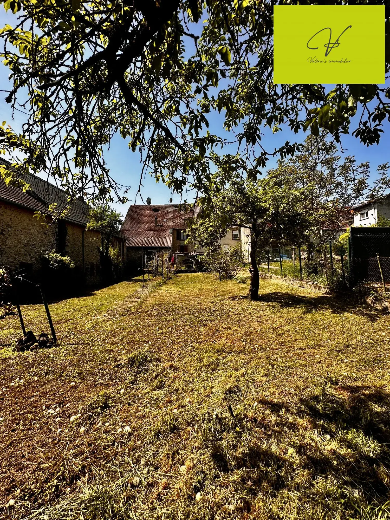 Maison à rénover ou terrain constructible sur grandTerrain à Bousbach 