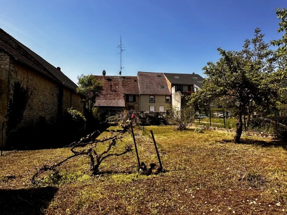 Maison à rénover ou terrain constructible sur grandTerrain à Bousbach