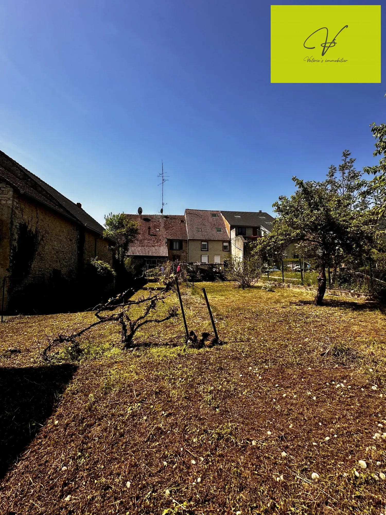 Maison à rénover ou terrain constructible sur grandTerrain à Bousbach 