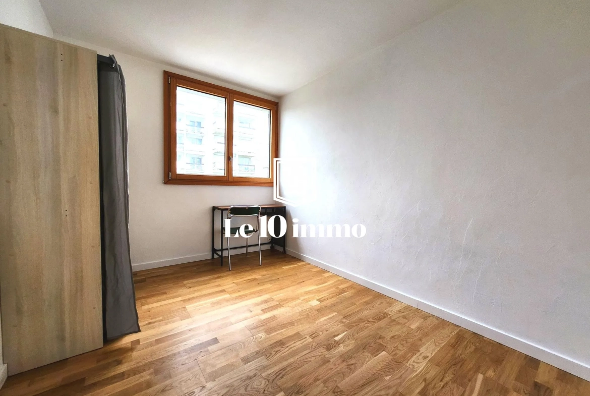 Chambre 1 Appartement T5 lumineux de 84 m² à Cholet avec cave et parking privé 
