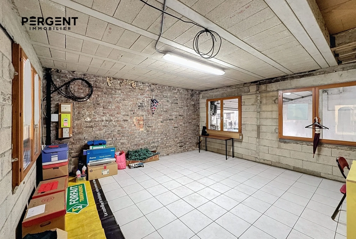 Entrepôt industriel de 600 m² à Monthermé, opportunité d'investissement 