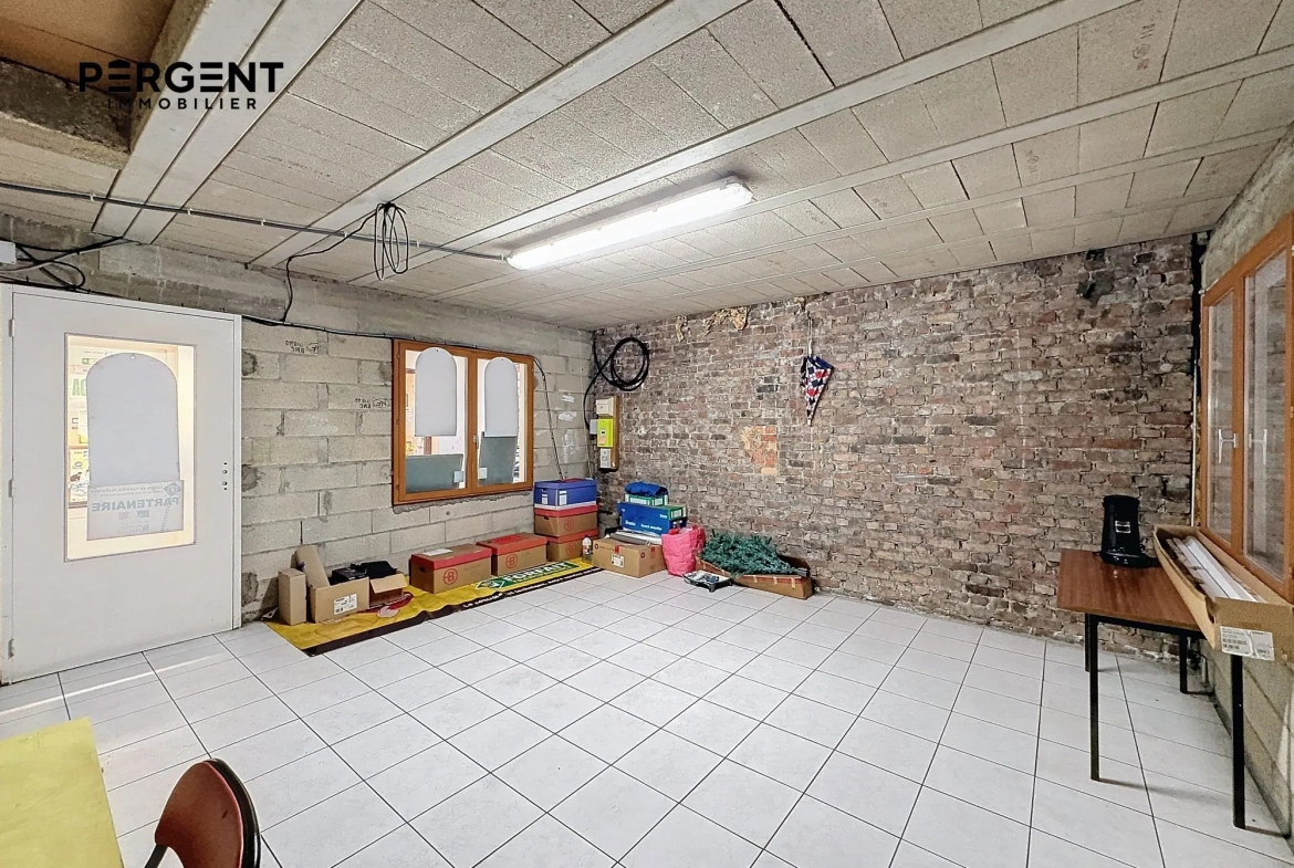 Entrepôt industriel de 600 m² à Monthermé, opportunité d'investissement 