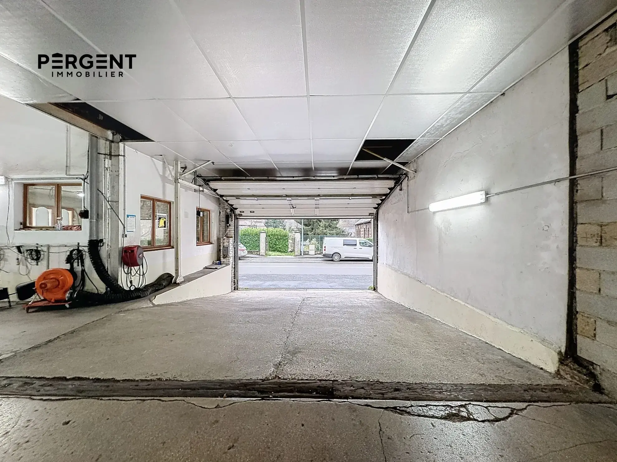 Entrepôt industriel de 600 m² à Monthermé, opportunité d'investissement 