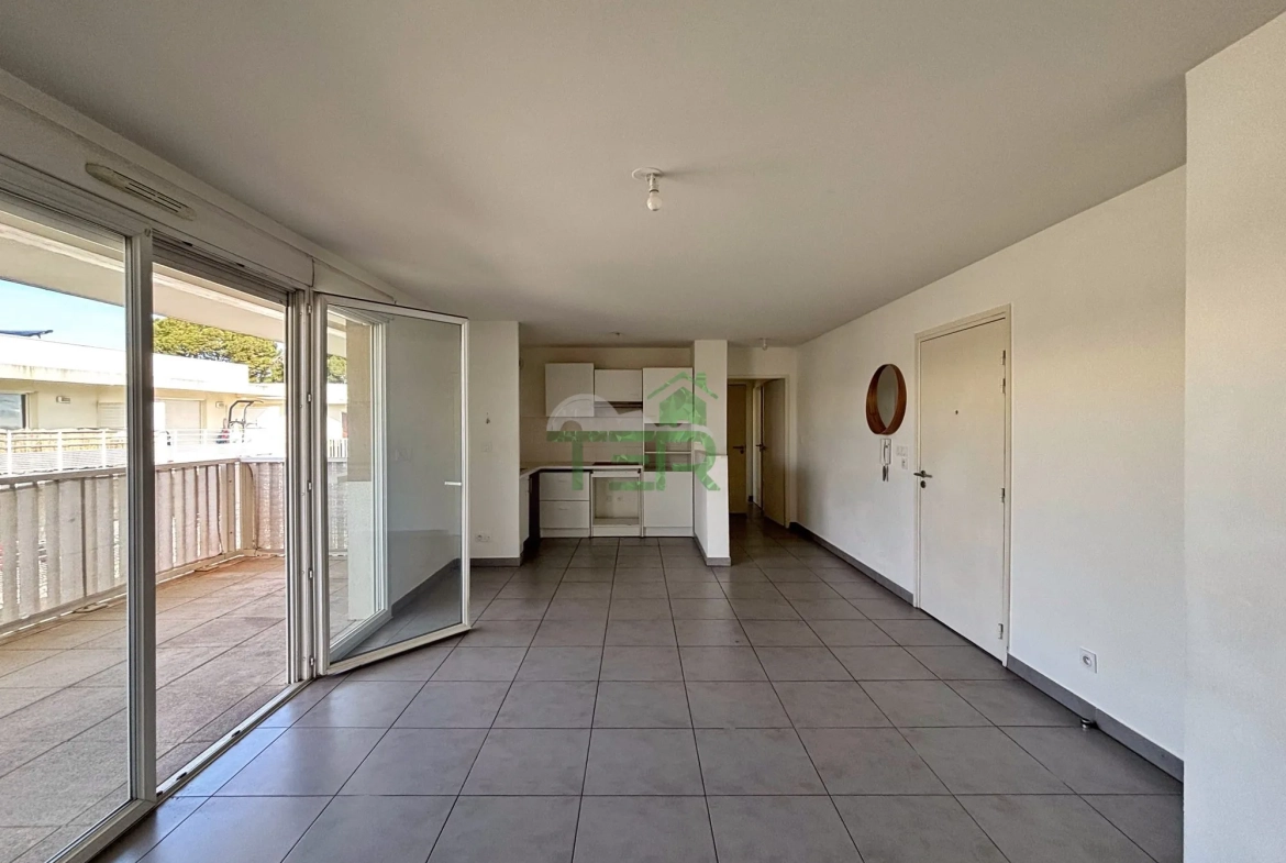 Appartement T3 avec terrasse et parking à vendre à Montpellier Prés d'Arènes 