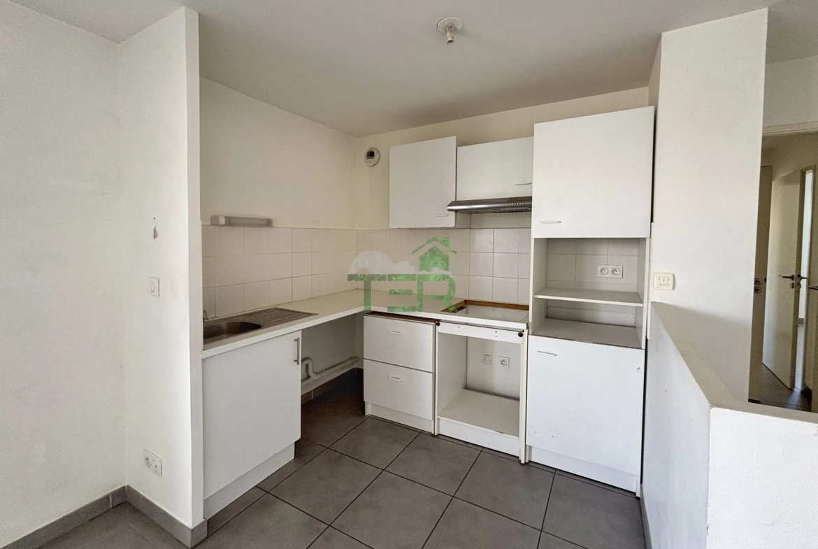 Appartement T3 avec terrasse et parking à vendre à Montpellier Prés d'Arènes 