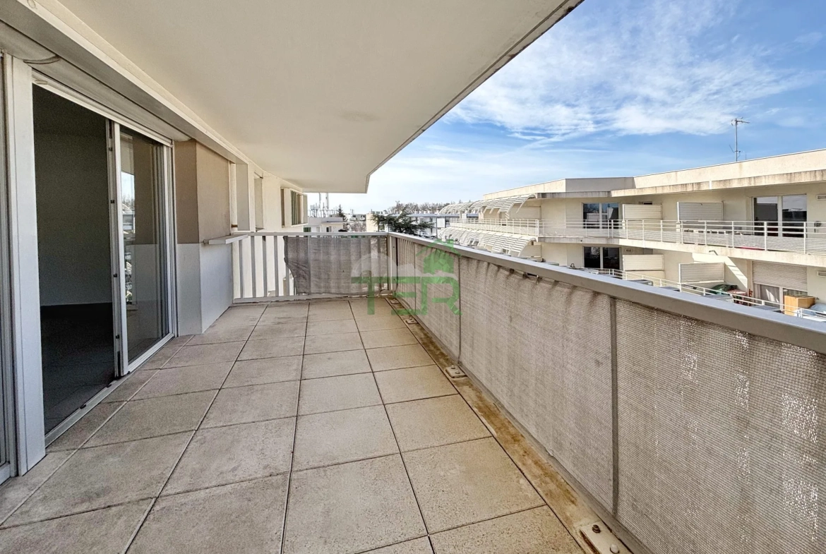 Appartement T3 avec terrasse et parking à vendre à Montpellier Prés d'Arènes 