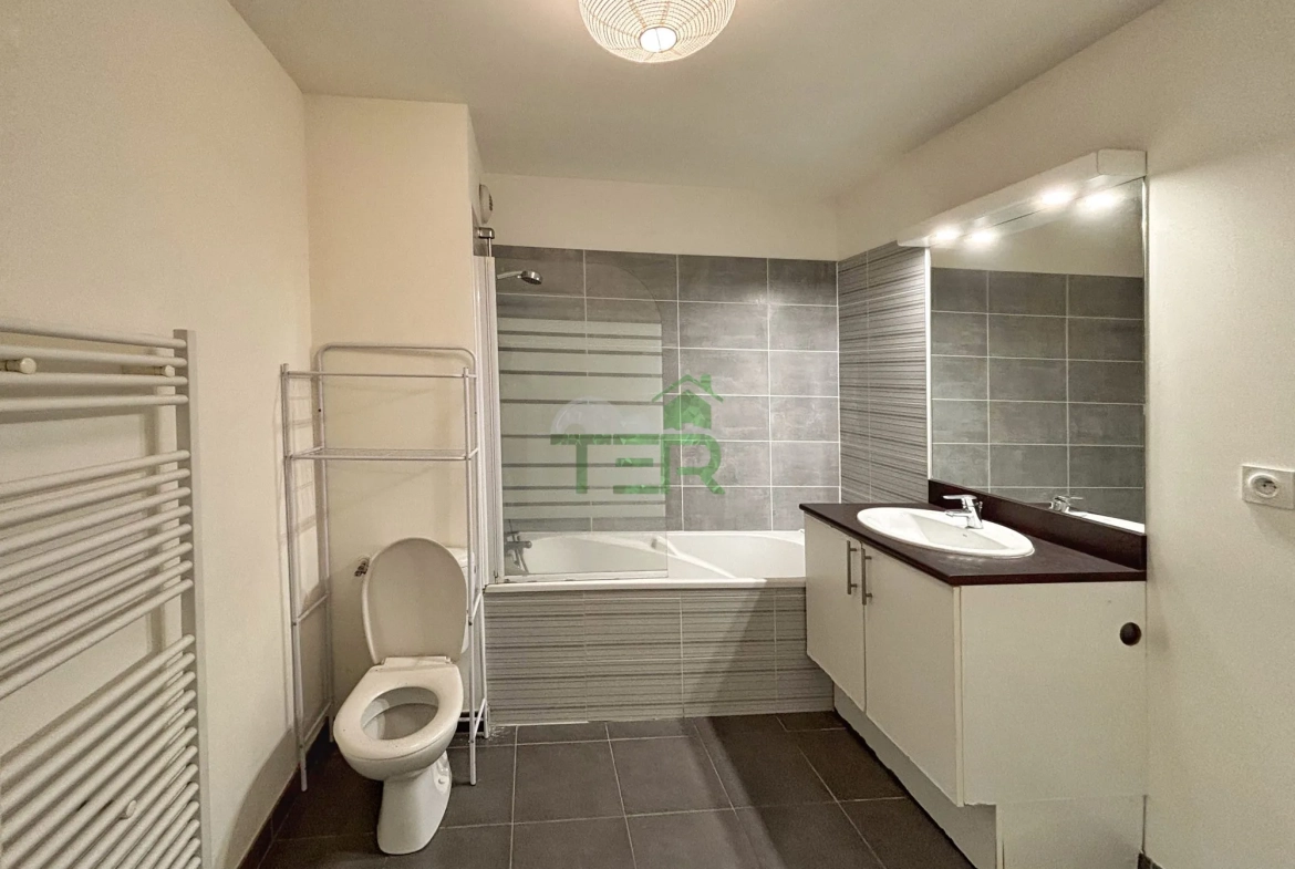 Appartement T3 avec terrasse et parking à vendre à Montpellier Prés d'Arènes 