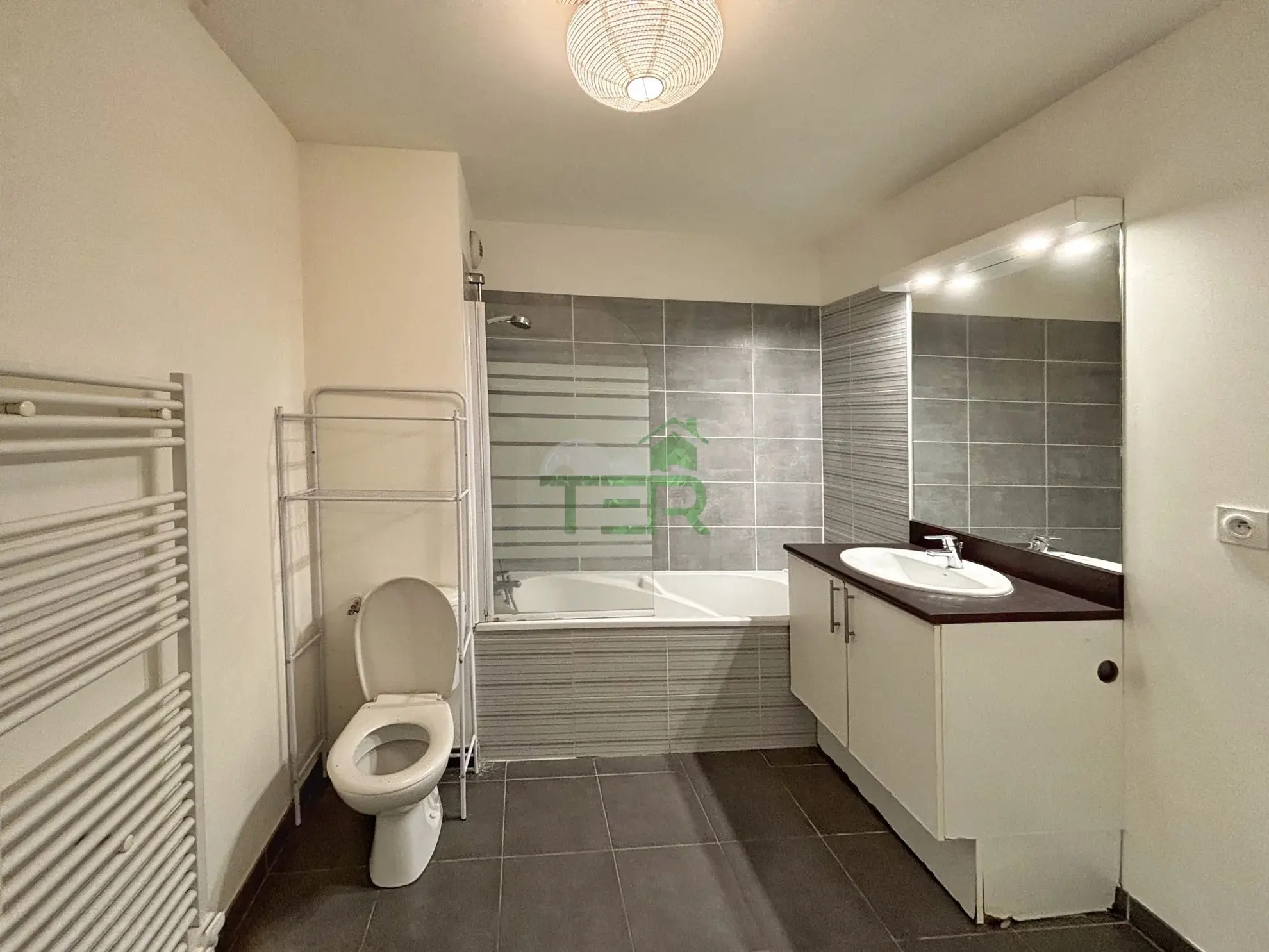 Appartement T3 avec terrasse et parking à vendre à Montpellier Prés d'Arènes 
