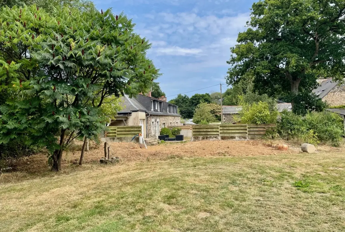 Belle maison en pierre avec jardin, garage à Pléguien 