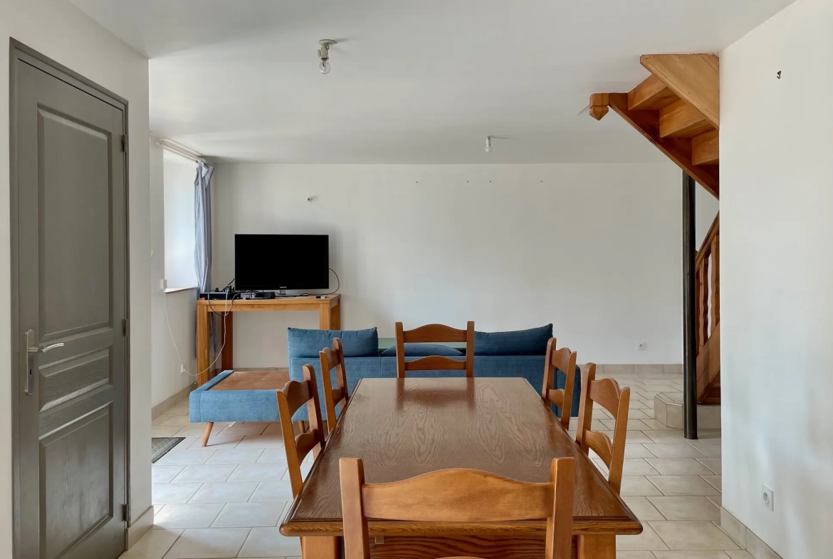 Belle maison en pierre avec jardin, garage à Pléguien 