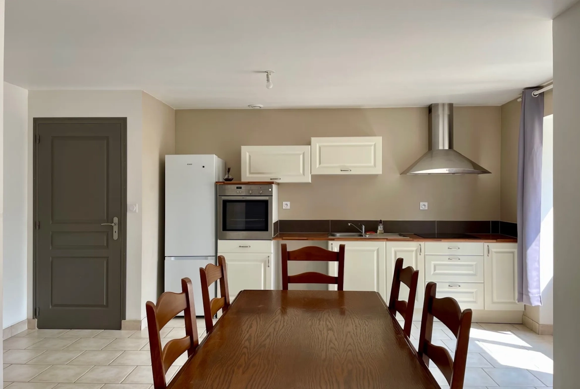 Belle maison en pierre avec jardin, garage à Pléguien 