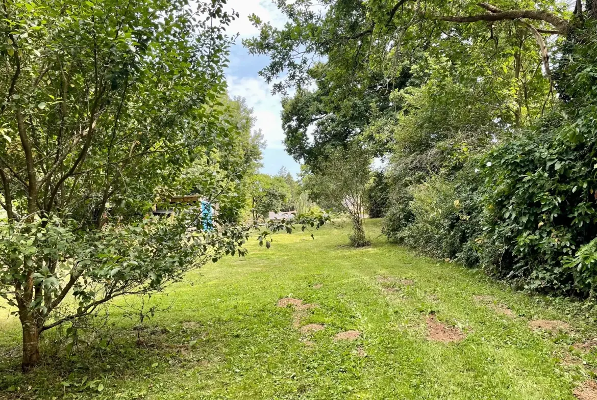 Belle maison en pierre avec jardin, garage à Pléguien 
