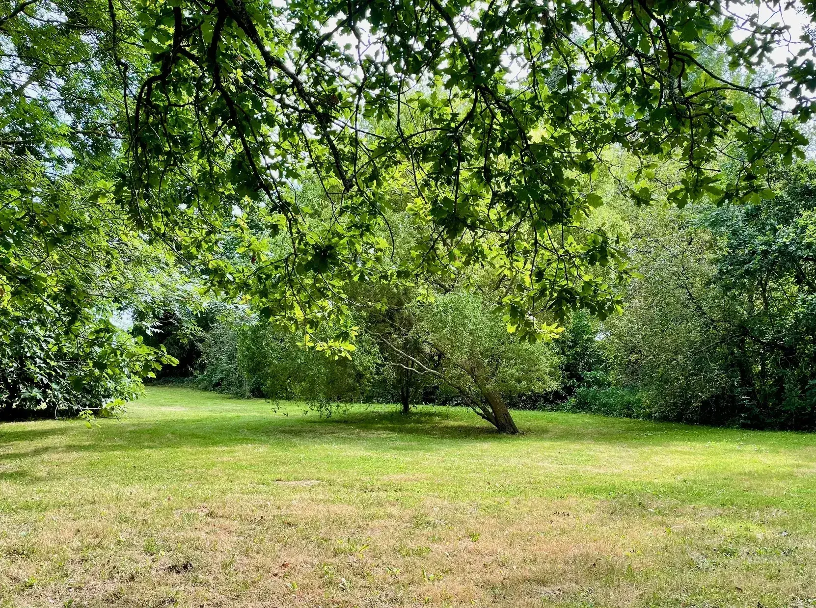 Belle maison en pierre avec jardin, garage à Pléguien 
