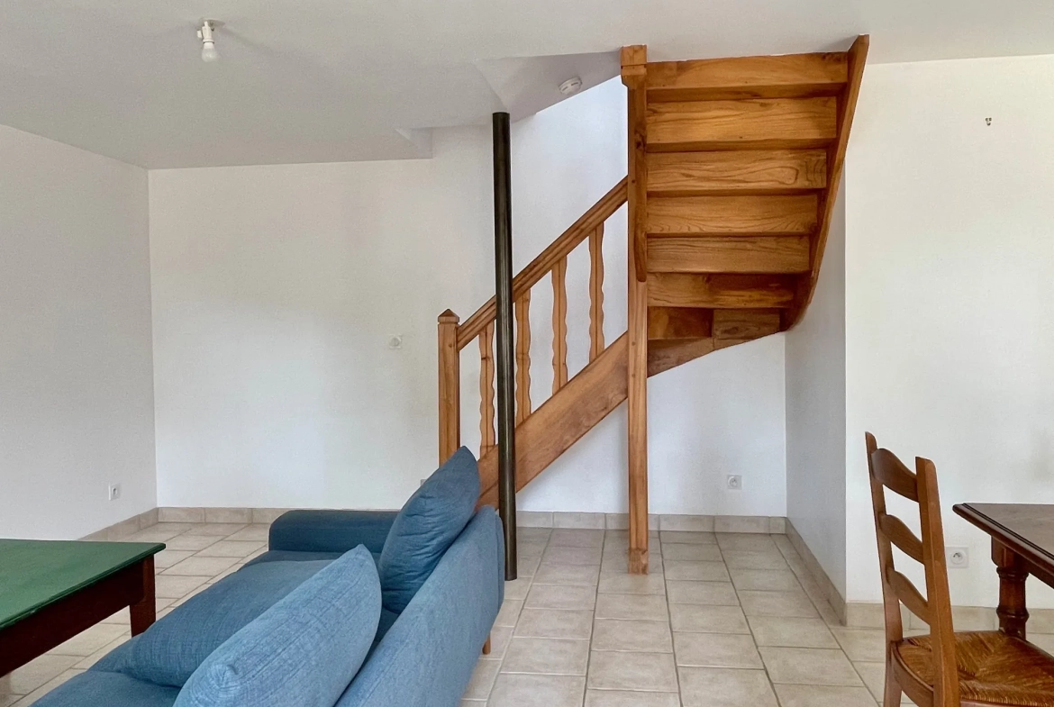 Belle maison en pierre avec jardin, garage à Pléguien 