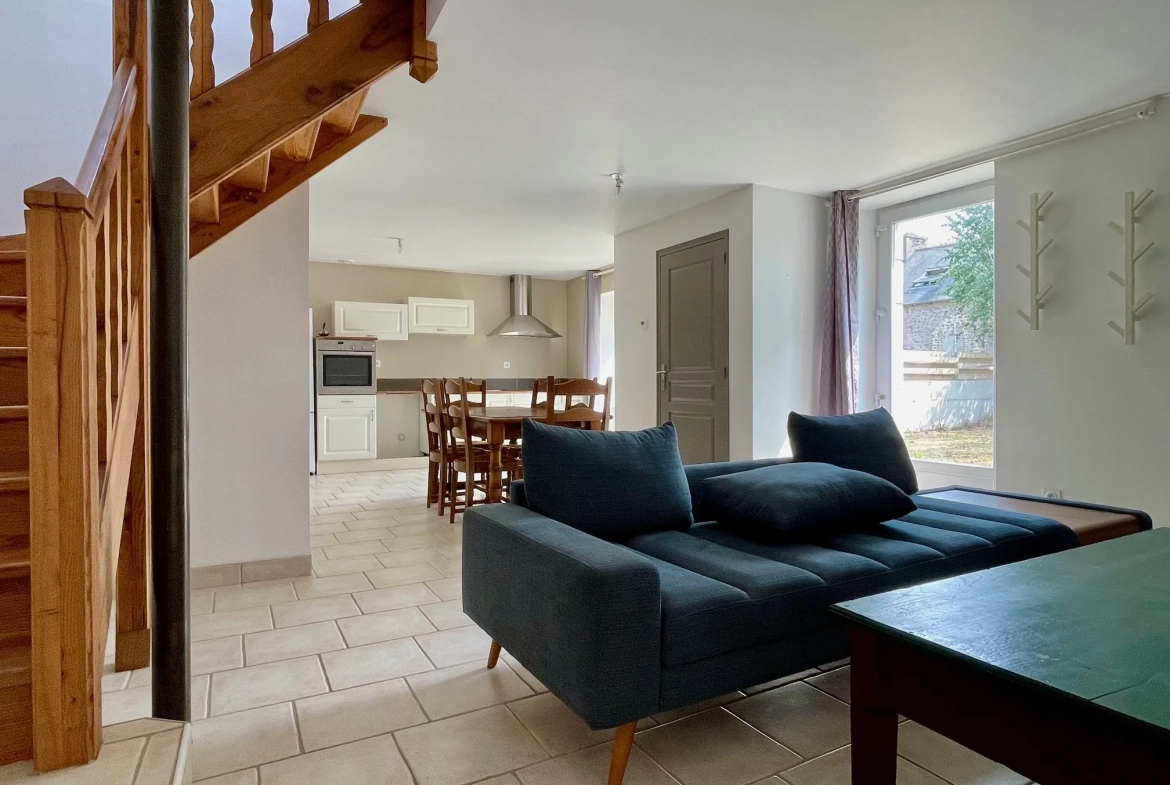 Belle maison en pierre avec jardin, garage à Pléguien 