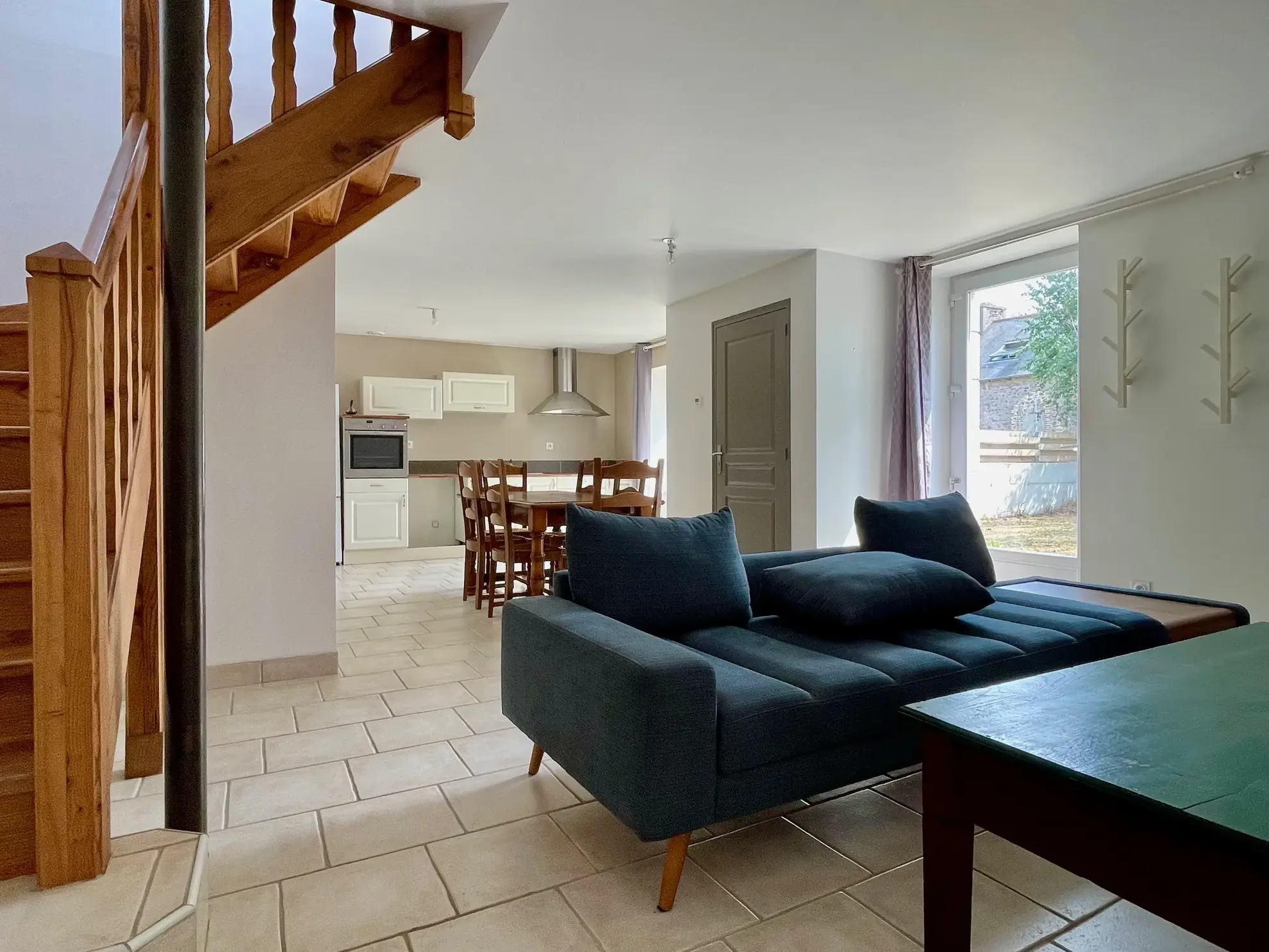 Belle maison en pierre avec jardin, garage à Pléguien 