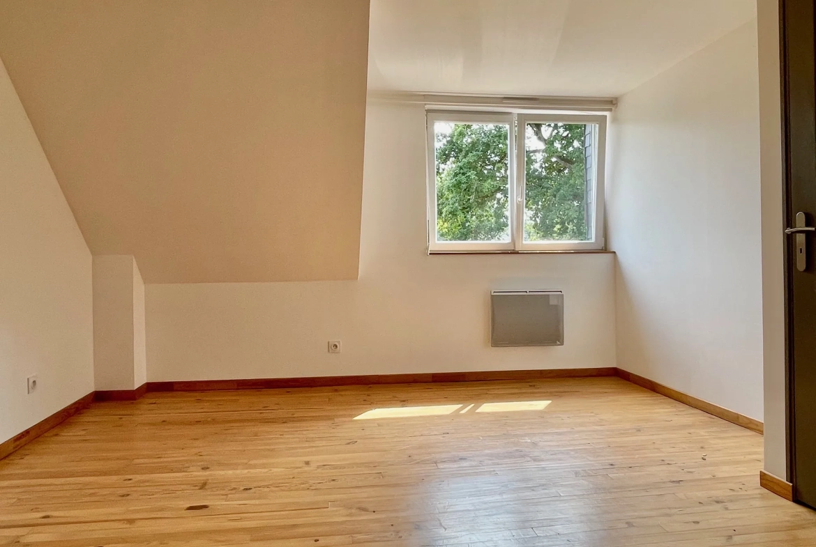 Belle maison en pierre avec jardin, garage à Pléguien 