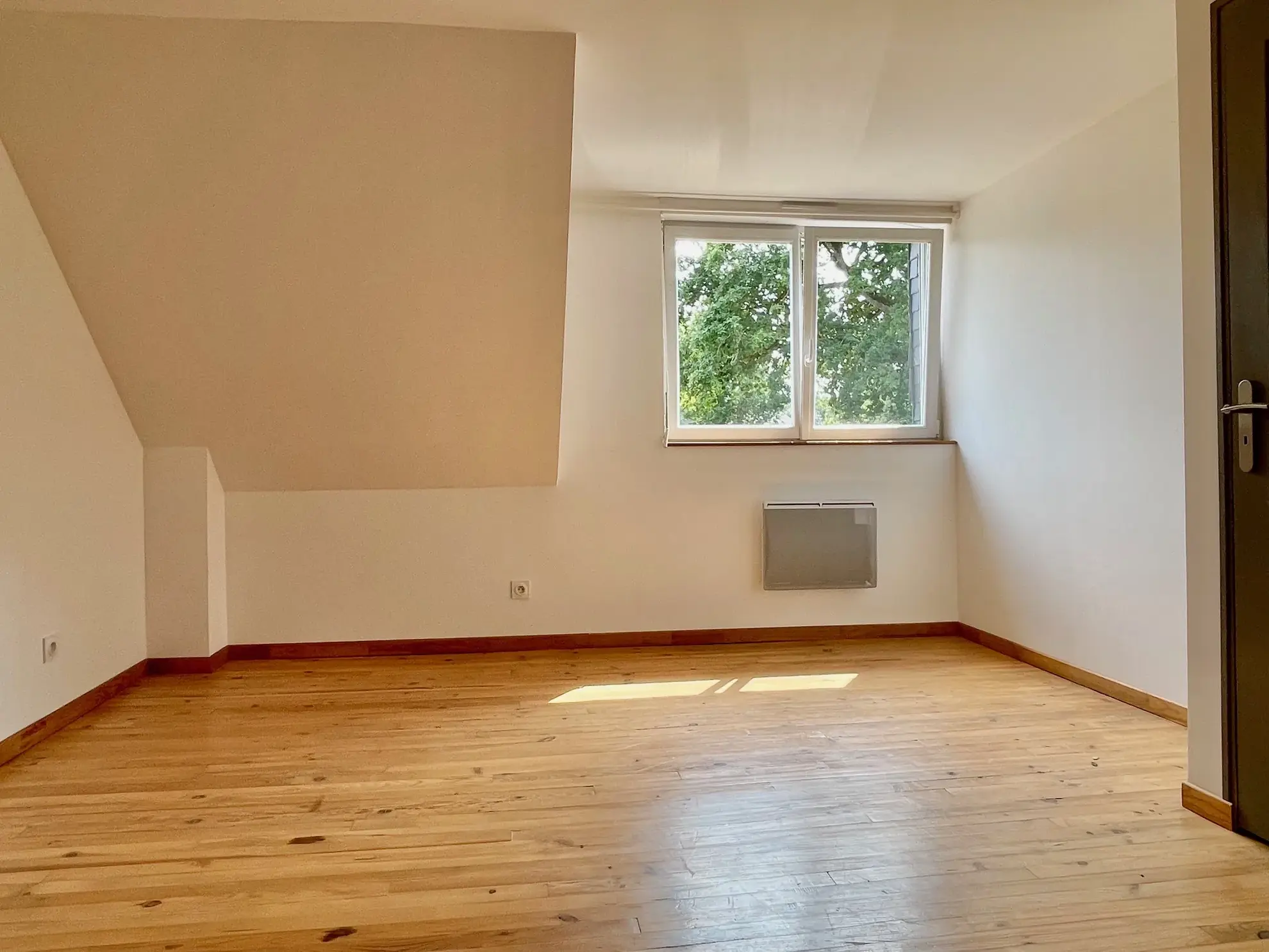 Belle maison en pierre avec jardin, garage à Pléguien 