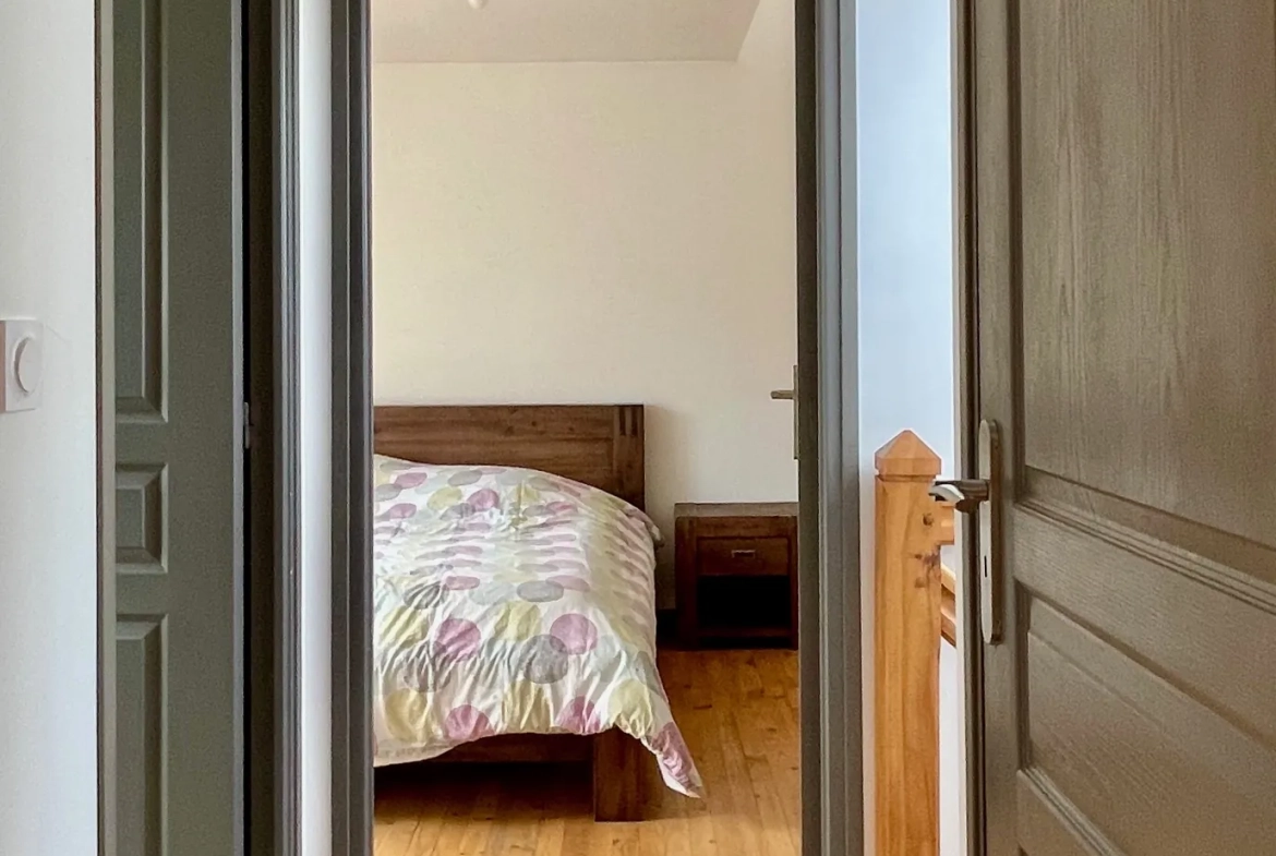 Belle maison en pierre avec jardin, garage à Pléguien 
