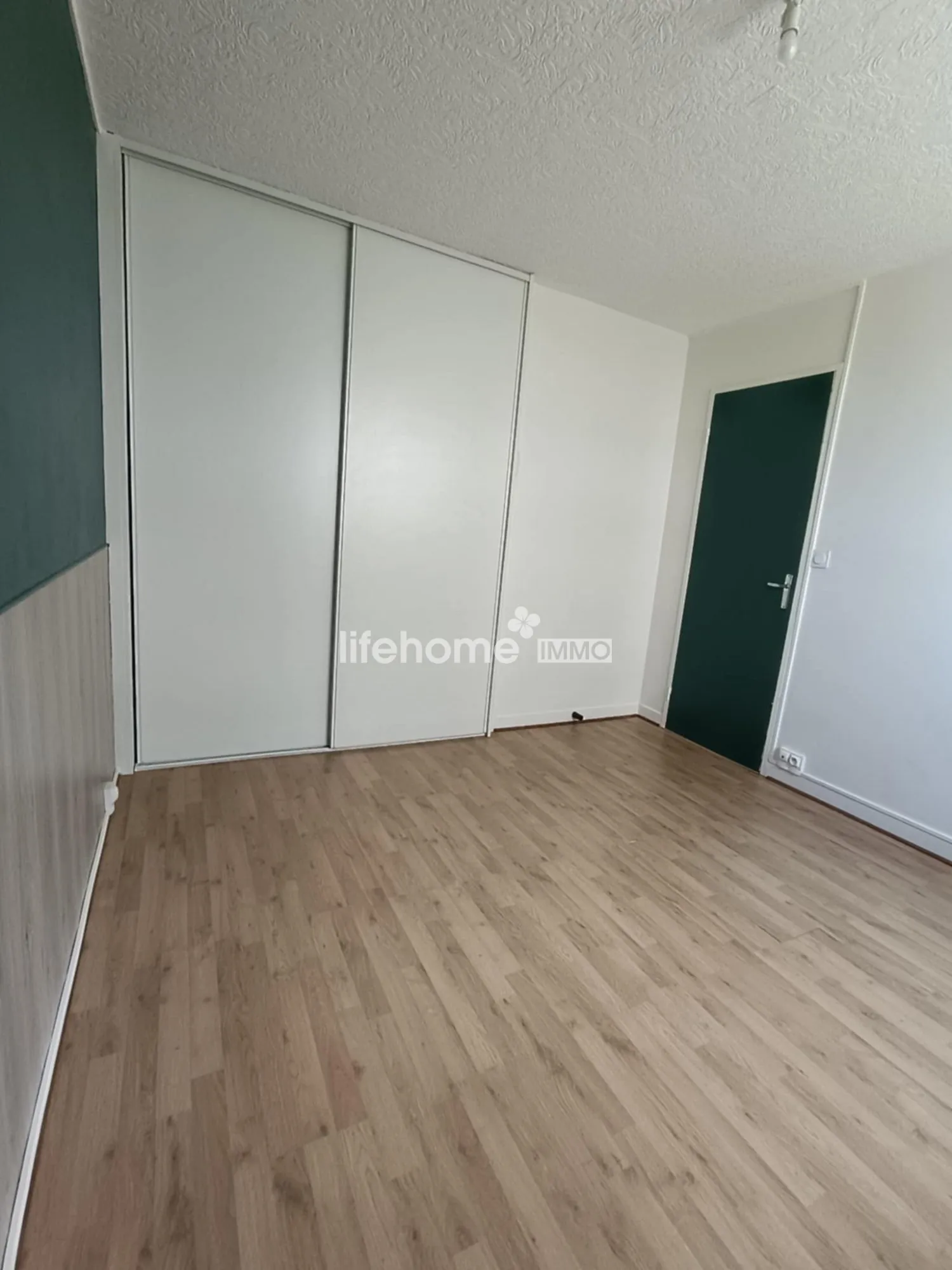 Appartement 3 pièces rénové avec garage et cave à Châteauroux 
