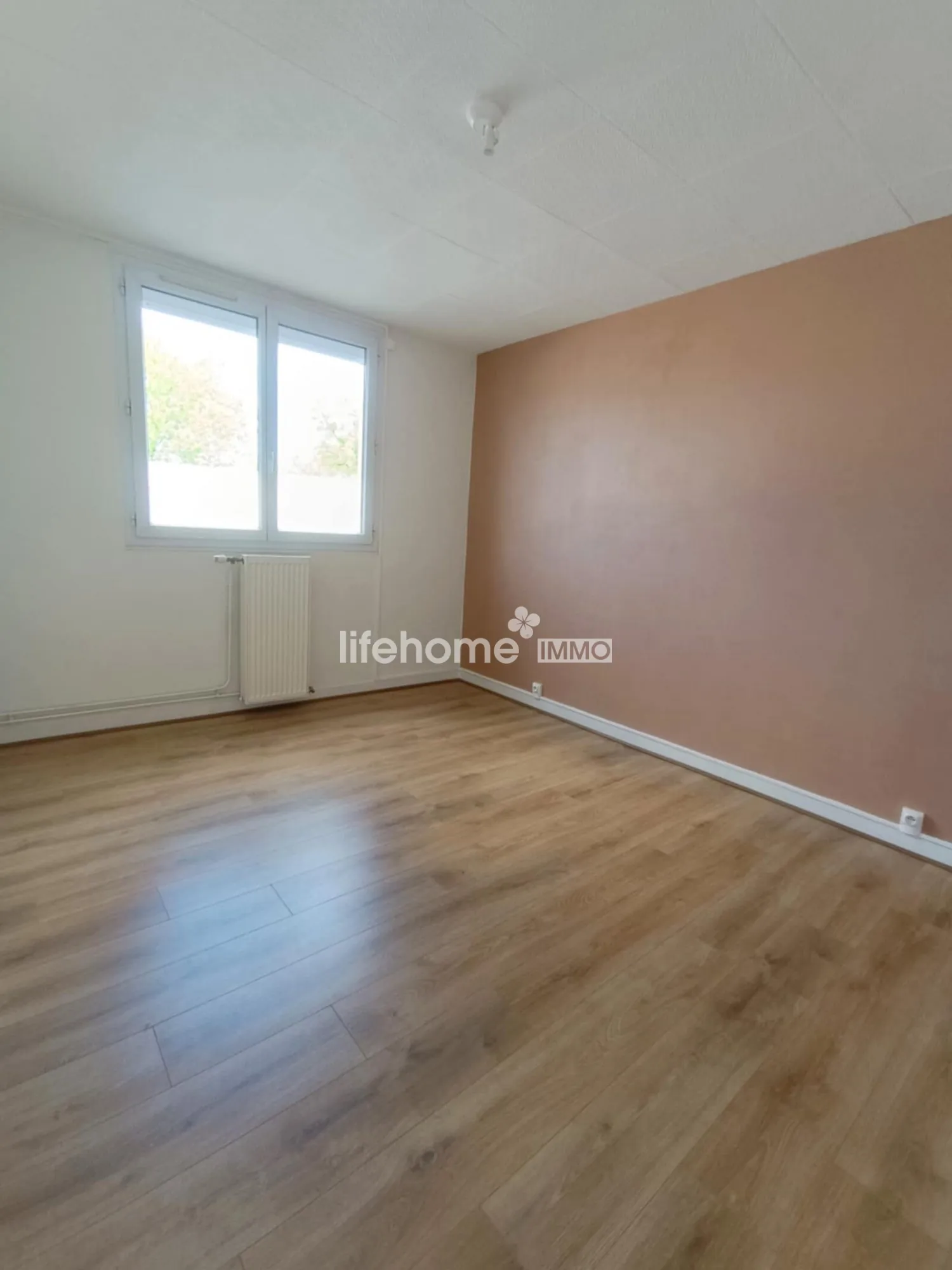 Appartement 3 pièces rénové avec garage et cave à Châteauroux 